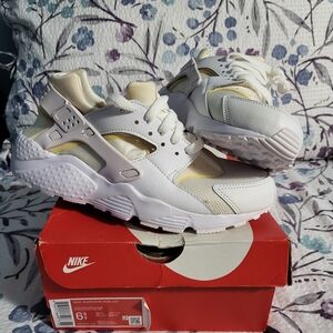 Nike Hurache Run Girls Sneaker, NEW w/Box, Youth Size 6.5, White Pure Platinum